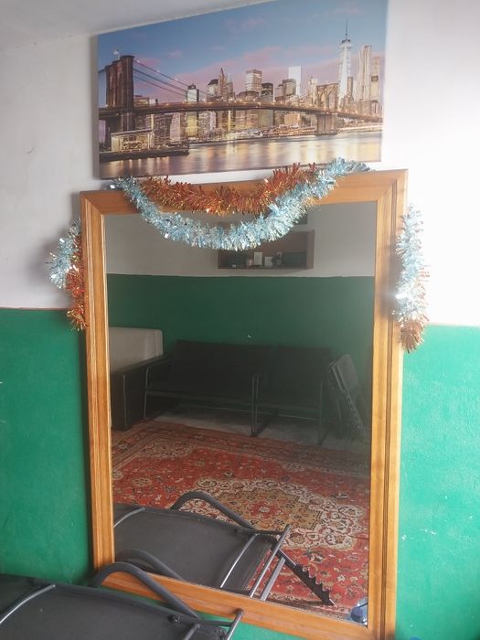 Зеркало настенное.