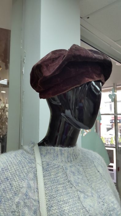 Берет лёгкий весенний женский