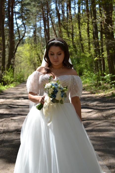 Продам  ніжну весільну сукню