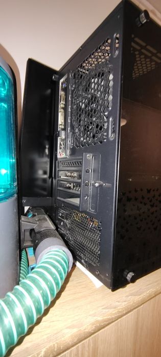 Komputer stacjonarny + monitor 21.5"