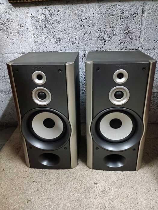 Par de colunas de som marca SONY , muito bom som, tudo a funcionar per