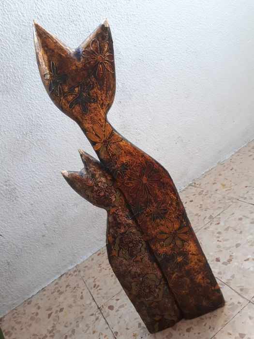 Decoração de gatos em madeira