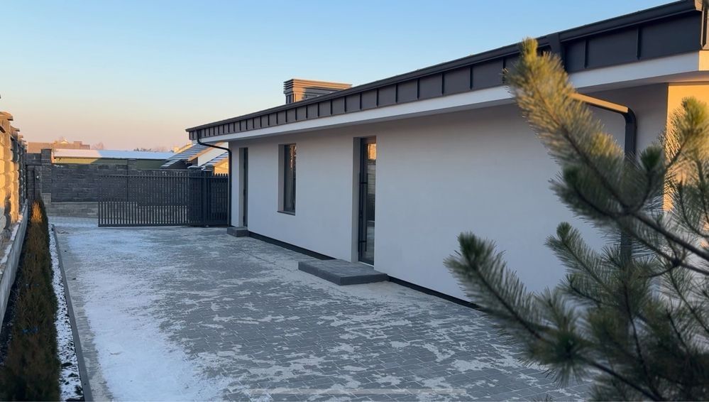 р Новобудова американка з панорамними вікнами