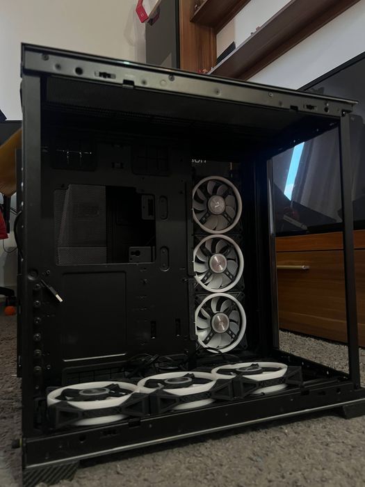 Lian Li O11D EVO RGB Lamborghini Edition + 6x Corsair QL120 RGB