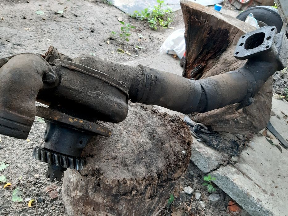 Помпа двигателя Д160 и кран 24-08-177СП двигателя Д160, Д180 в сборе