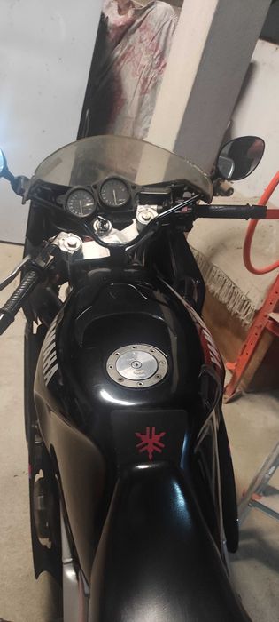 Yamaha FZR 600.