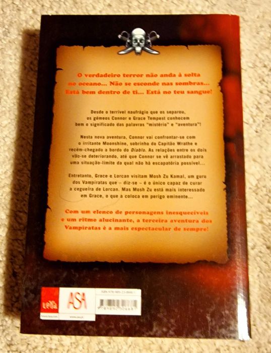 Livro "Vampiratas, Capitão de Sangue" de Justin Somper