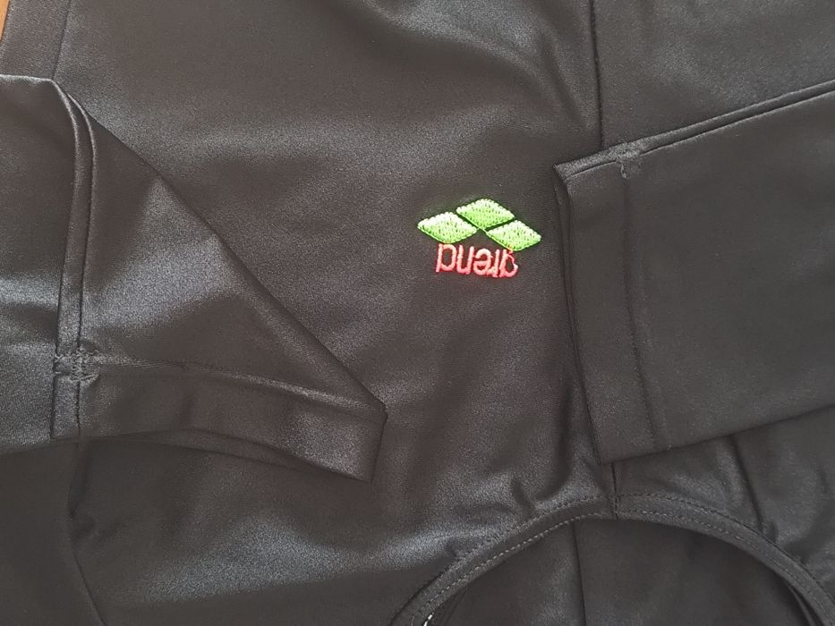 Vendo macacão para desporto Arena