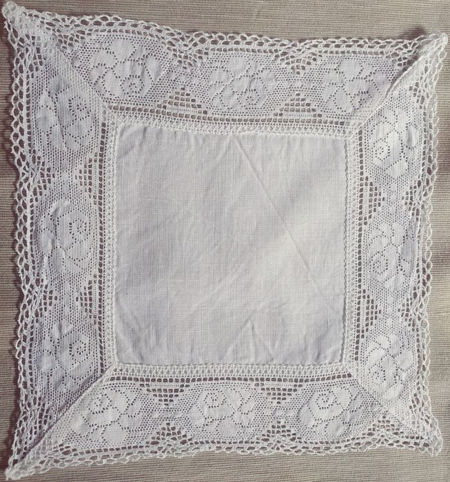 Serwetki i bieżnik z koronką vintage