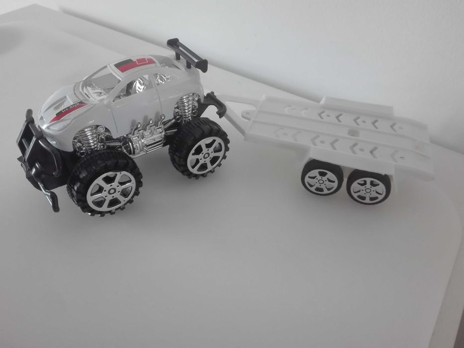 Małe samochodziki, motor i traktor