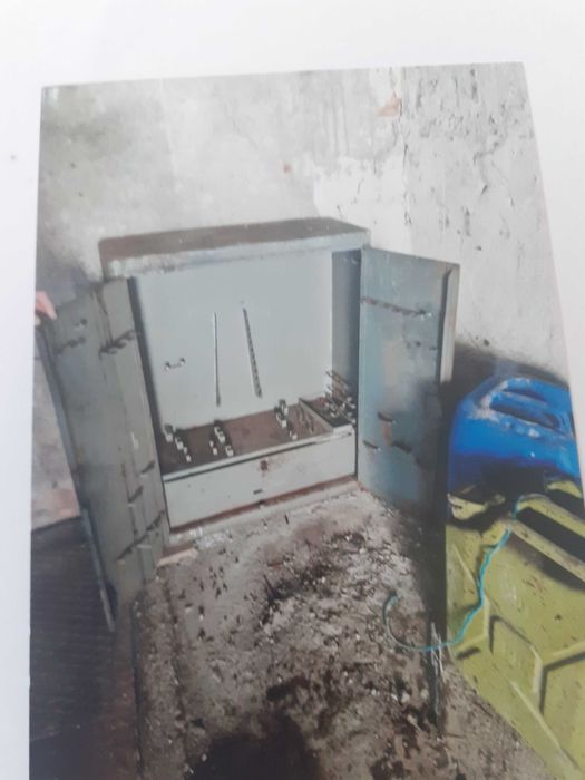 stara metalowa szafa na narzędzia i in.