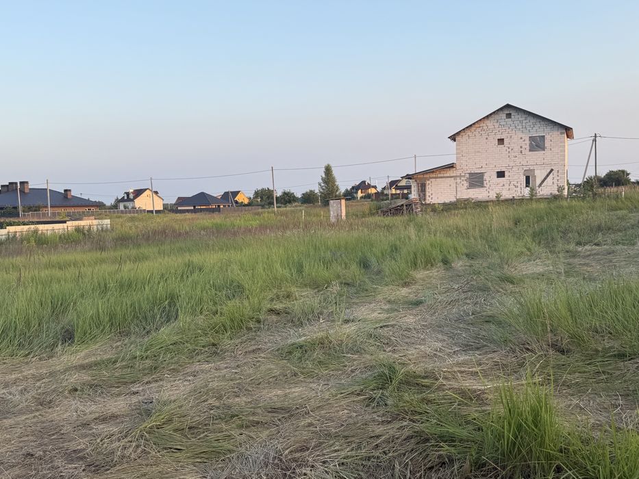 Продам ділянку біля озера в місті Гостомель! БЕЗ КОМІСІЇ! Мальовниче місце! Ділянка правильної форми 8сот
