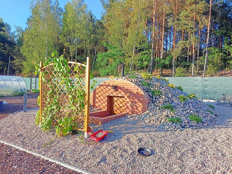 schron betonowy , piwniczka betonowa , ziemianka , piwnica , sauna ogrodowa