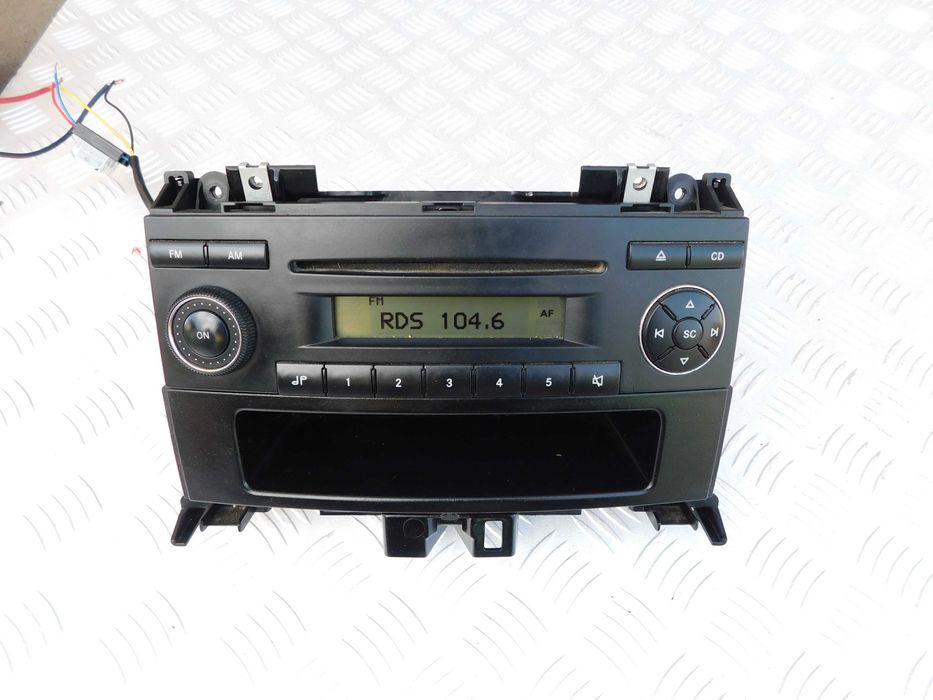 Mercedes Sprinter 906 VW Crafter radio ORYGINAŁ z ramką / obudową