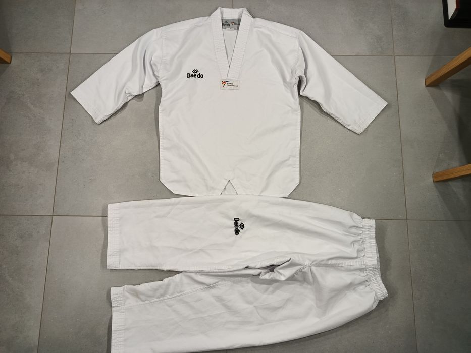 Strój młodzieżowy do World Taekwondo (WT) dobok Daedo 150cm