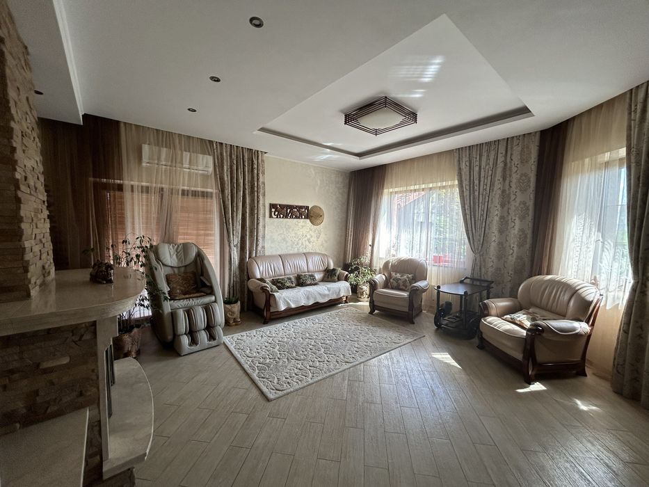 Продаж будинку Рівне, вул Золотіівська