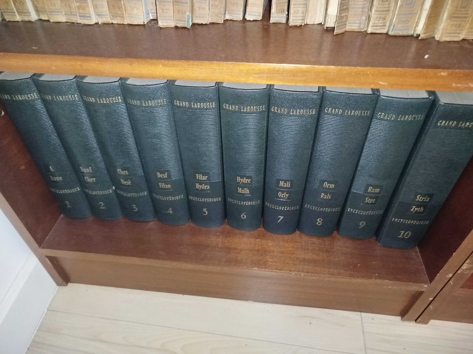 Vendo livros variados 7