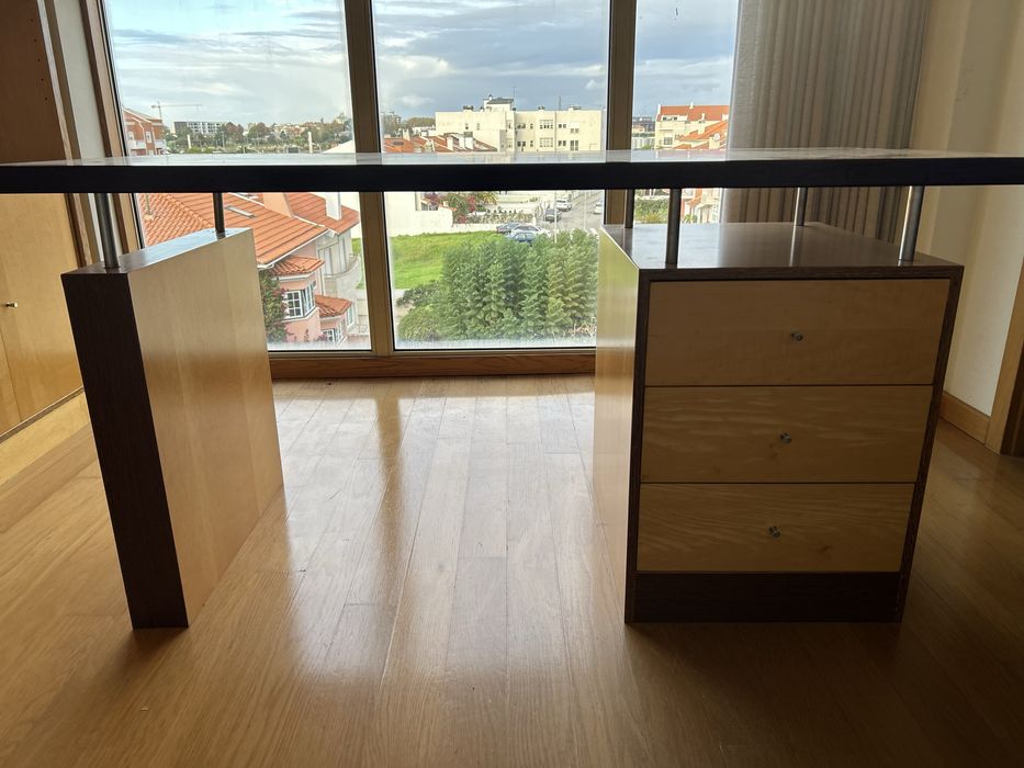 Estante e secretária madeira