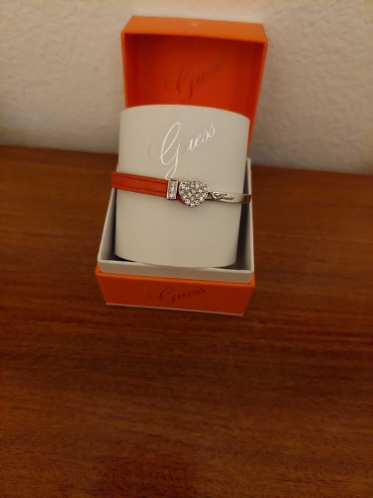 Pulseira Guess com coração