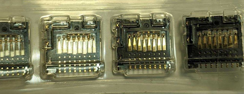 Конектор 1040310811 104031-0811 MOLEX Micro SD Card