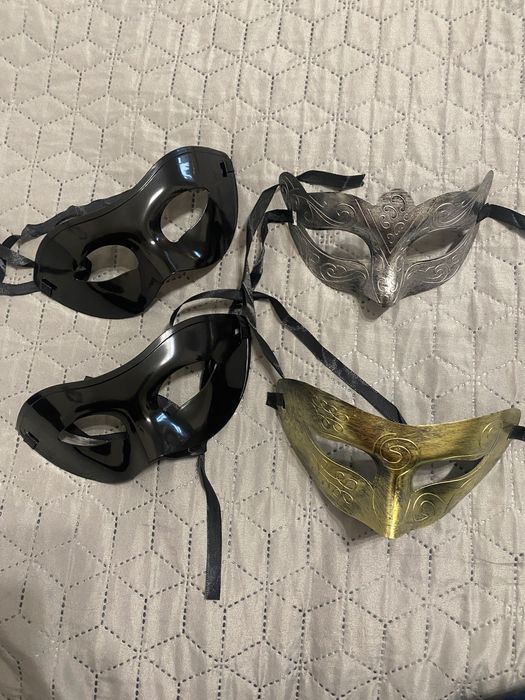 Маски маскарадні