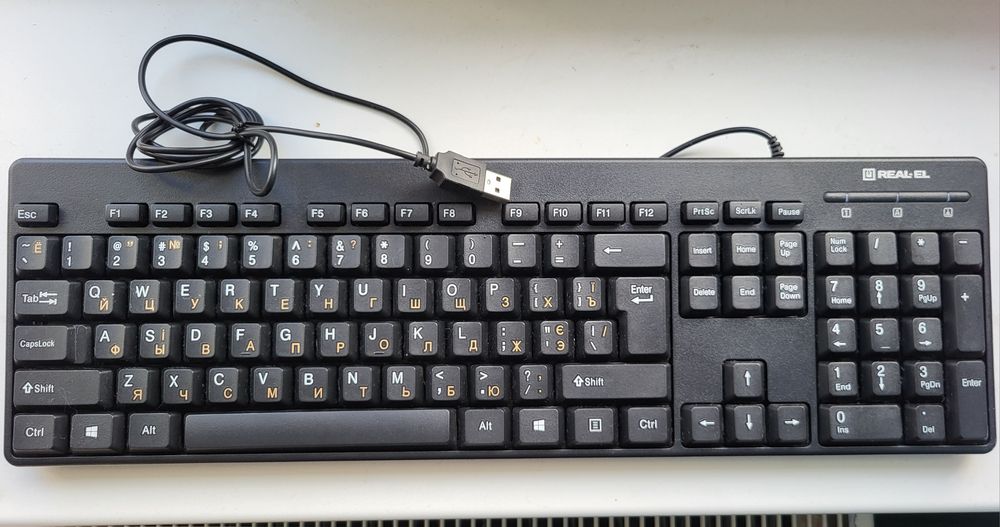 Клавіатура до комп'ютера у чудовому стані
