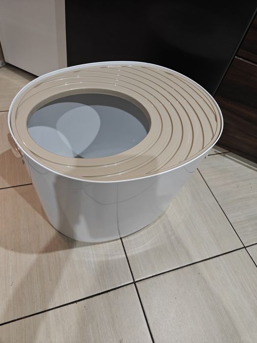 Elegancka kuweta dla kotaNowa beżowa