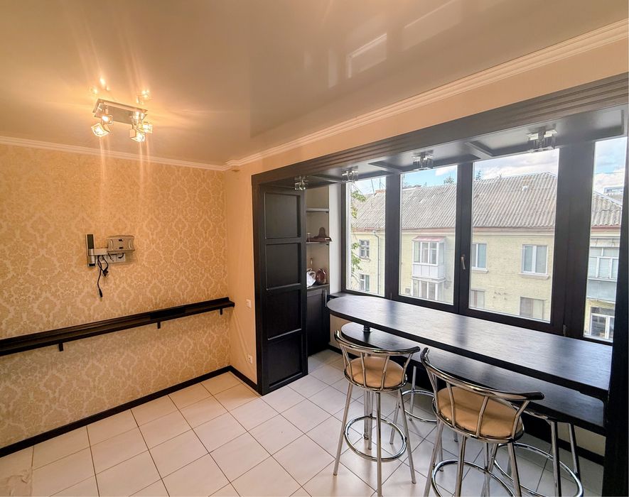Продаж 2 кім. квартирі в Центрі міста 64м2 вул. Стрітенська