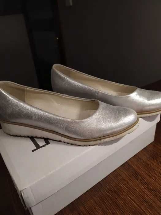 Buty  damskie rozm.. 36
30 zł