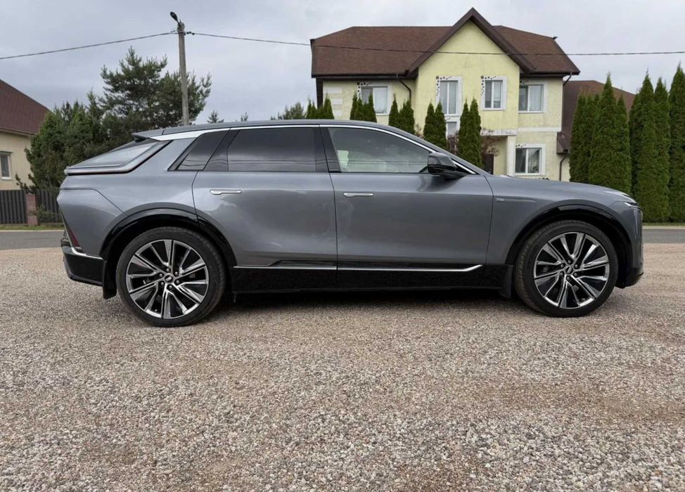 Cadillac Lyriq Luxury • 2023 • 102 кВт·год