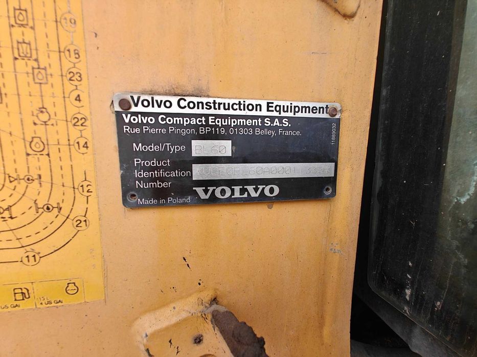 экскаватор погрузчик Volvo BL60