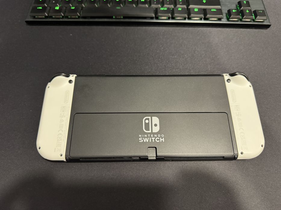 Nintendo Switch Oled com 3 jogos