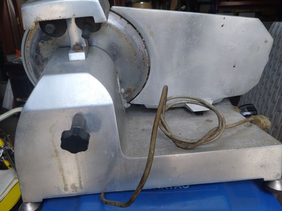 Used deli slicer.64737835668482121