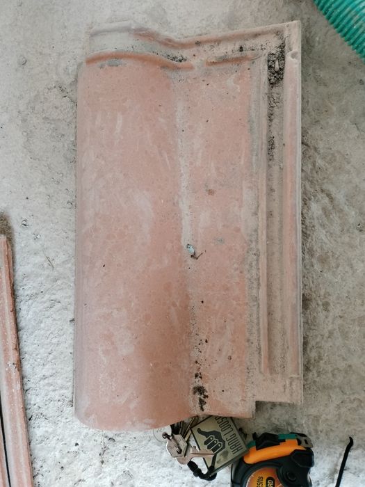 Telhas e Telhões Usados à esquerda Telhasino Bustos