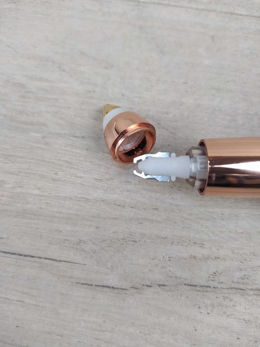 Finishing Touch Flawless Trymer do brwi OPIS