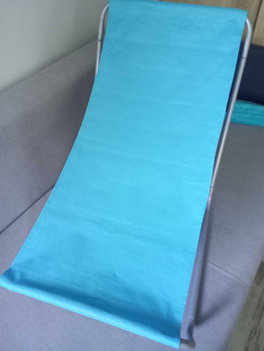 dwa składane leżaki