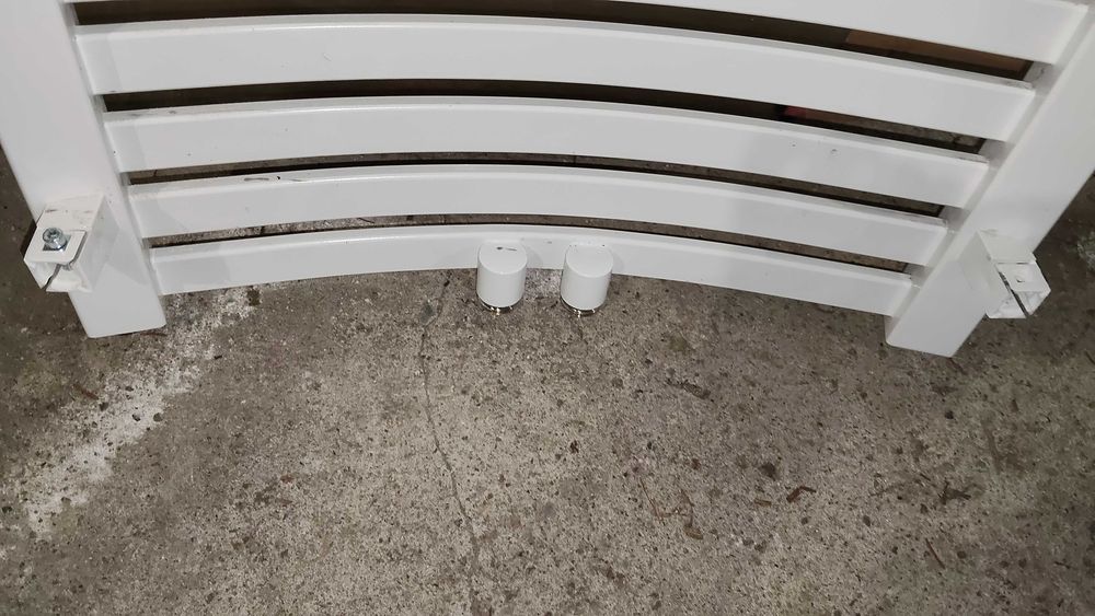 Grzejniki łazienkowe białe wieszakowe do łazienki.