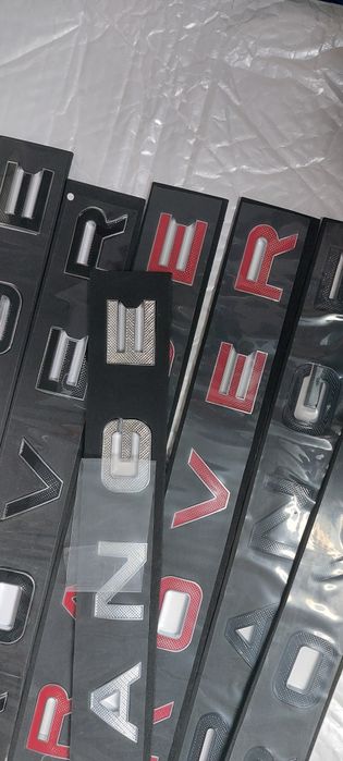 Надпись  Range Rover с трафаретом Рендж Ровер