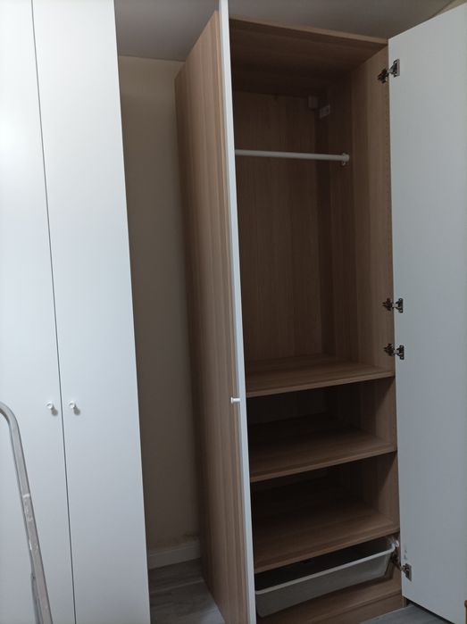 Roupeiro Ikea Branco com Carvalho