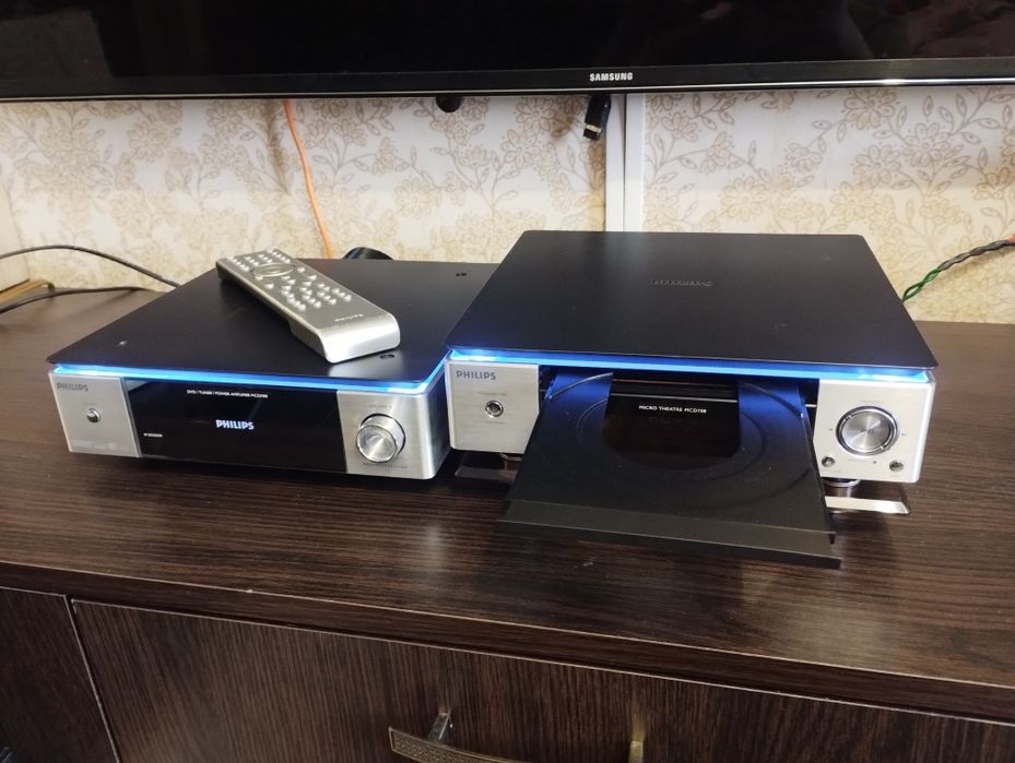 Philips MCD 708 в гарному стані. Дефект.