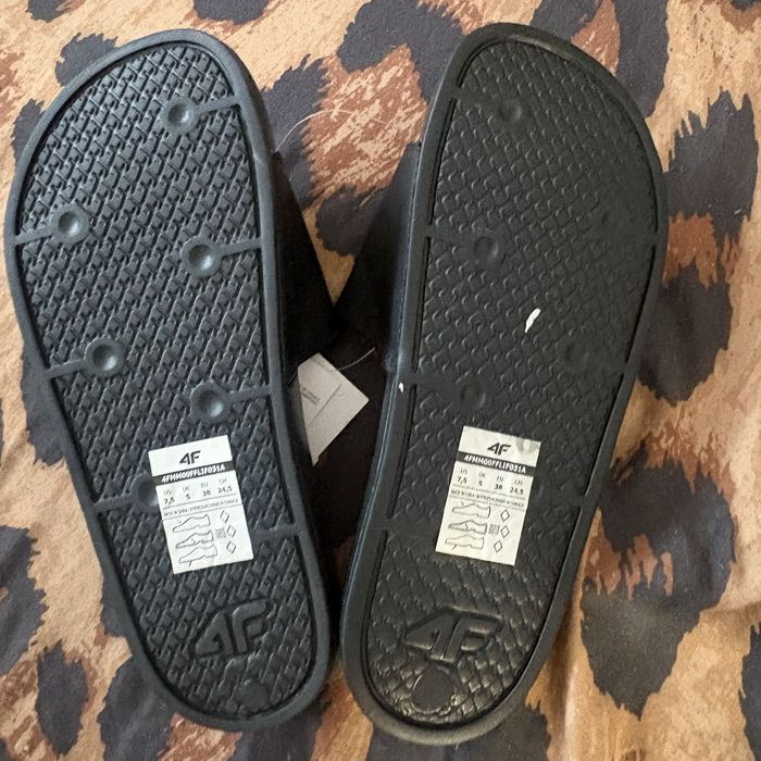 Klapki z firmy 4F