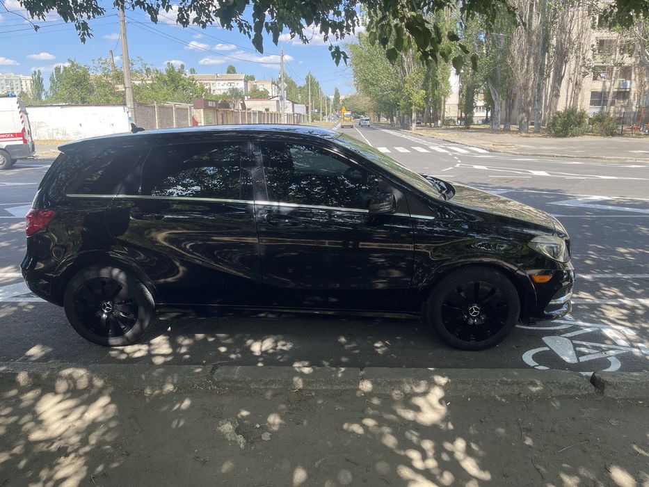 Продаю авто, повнісю ціле, після повного то