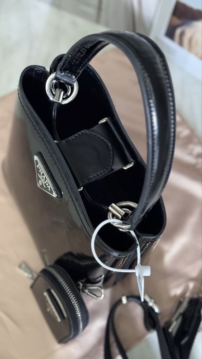 Сумка тоут Prada кожа в наличии