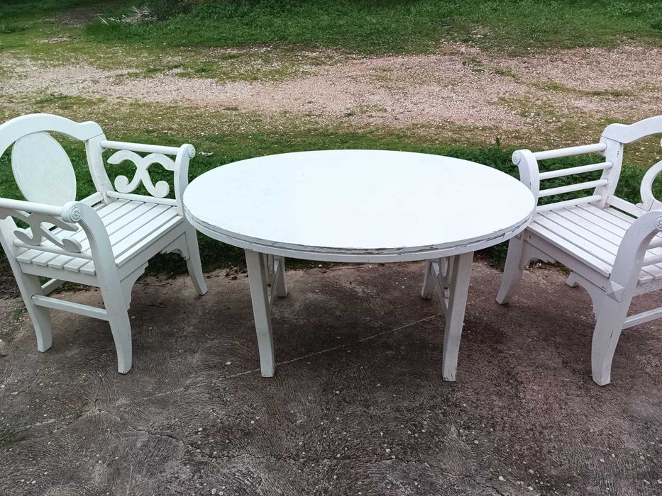 Cadeiras/Poltronas e Mesa de Jardim, em madeira maciça