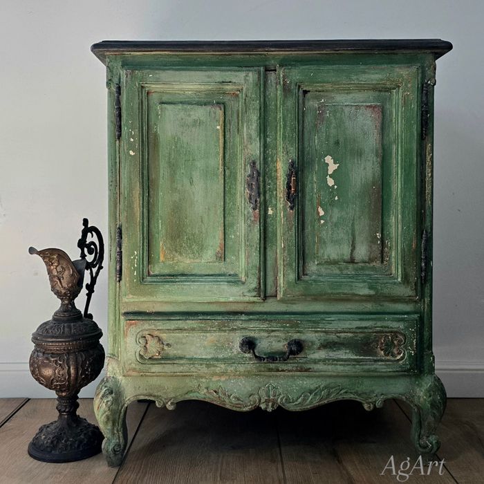 Zielona komoda vintage