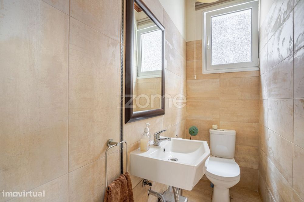 Moradia T4 Tradicional com vista mar na Calheta