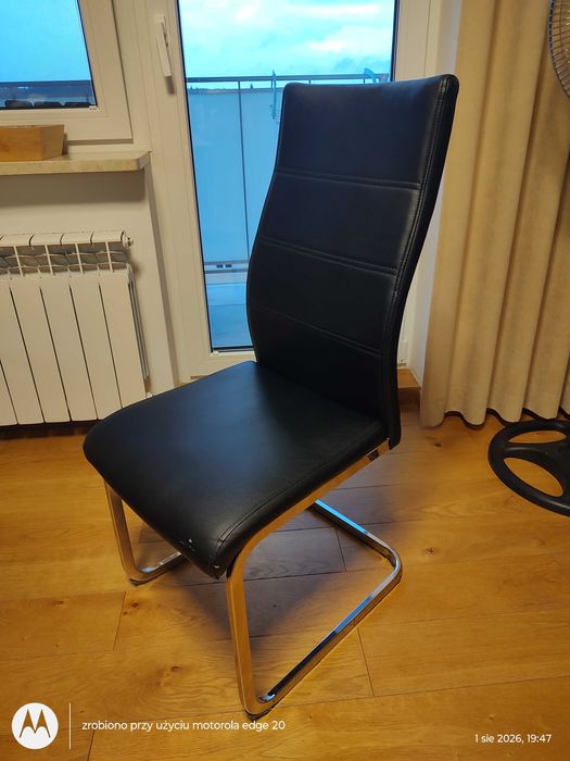 Sprzedam 4 krzesła