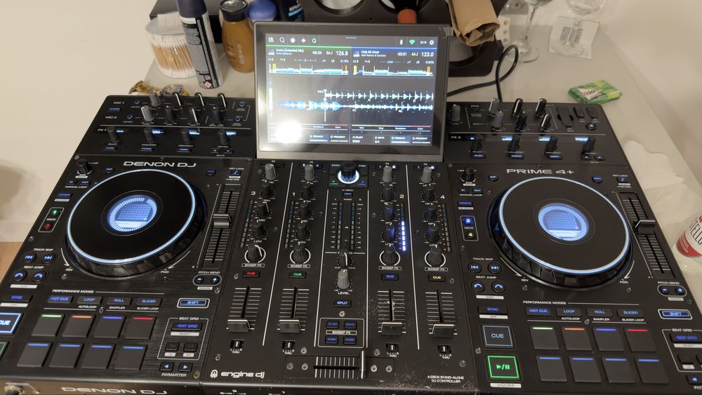 Denon DJ PRIME 4+ Controlador de DJ Pro All-in-One e Ecrã Touch