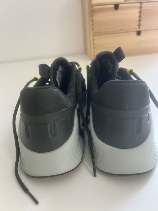 Tenis nike na cor verde militar n 43  vendo montijo