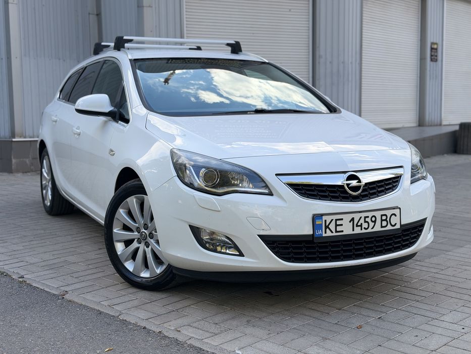 Opel Astra J (2012 рік) Опель Астра J (1,4 бензин  турбо)